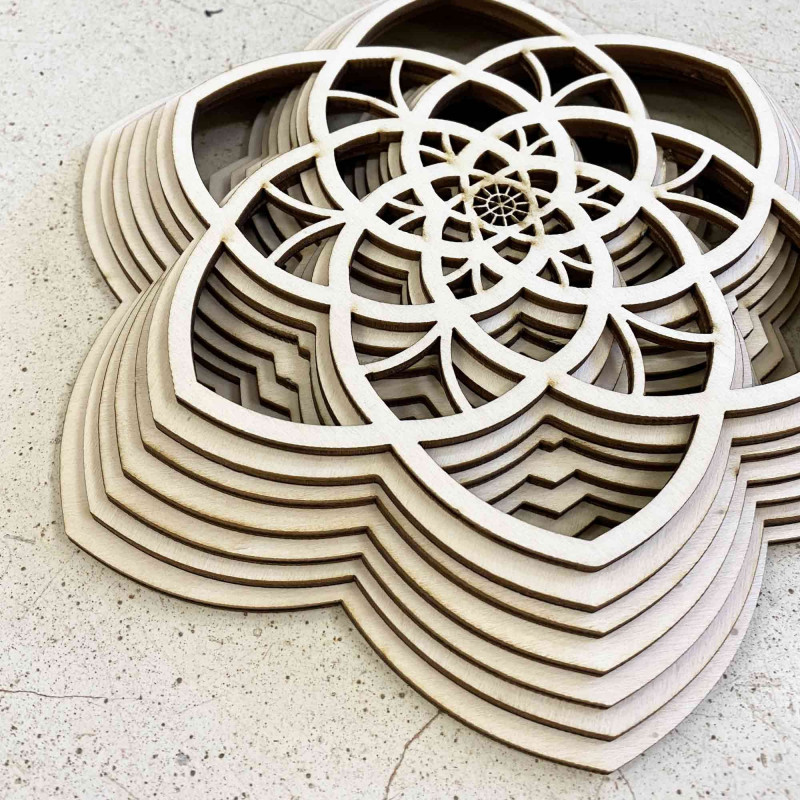 Drewniana mandala Harmonia wykonana z kilku...