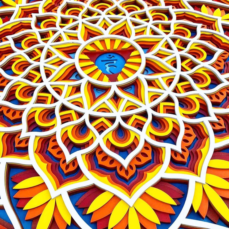 Drewniana mandala na ścianie z energią feng shui