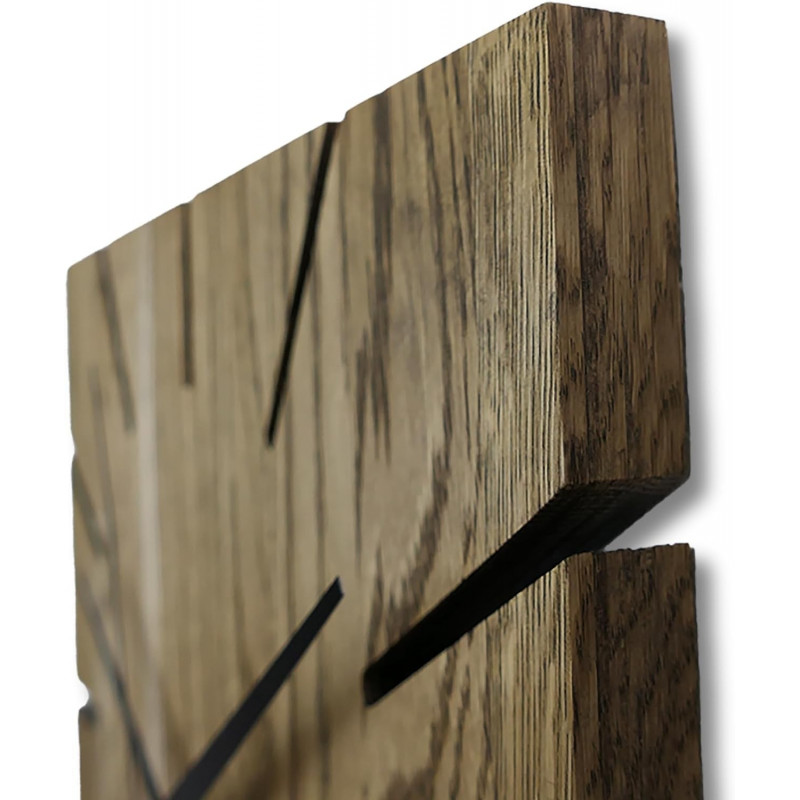 zegar ścienny wykonany z drewna dębowego.