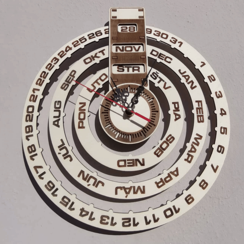 Grawerowany zegar ścienny, drewniany kalendarz...