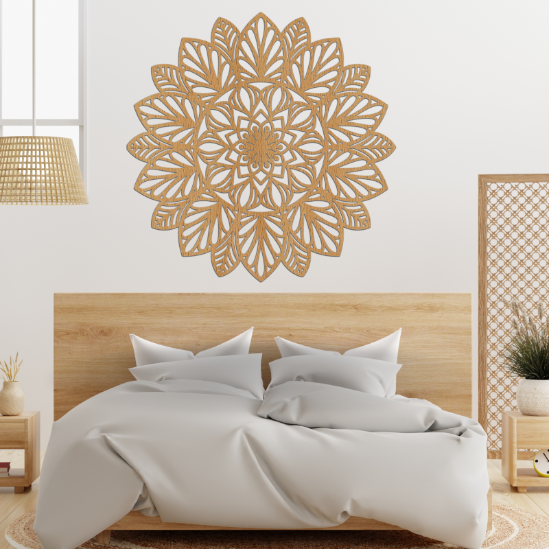Drewniana mandala na ścianie