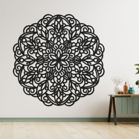 Drewniana mandala na ścianie – symbol harmonii i równowagi