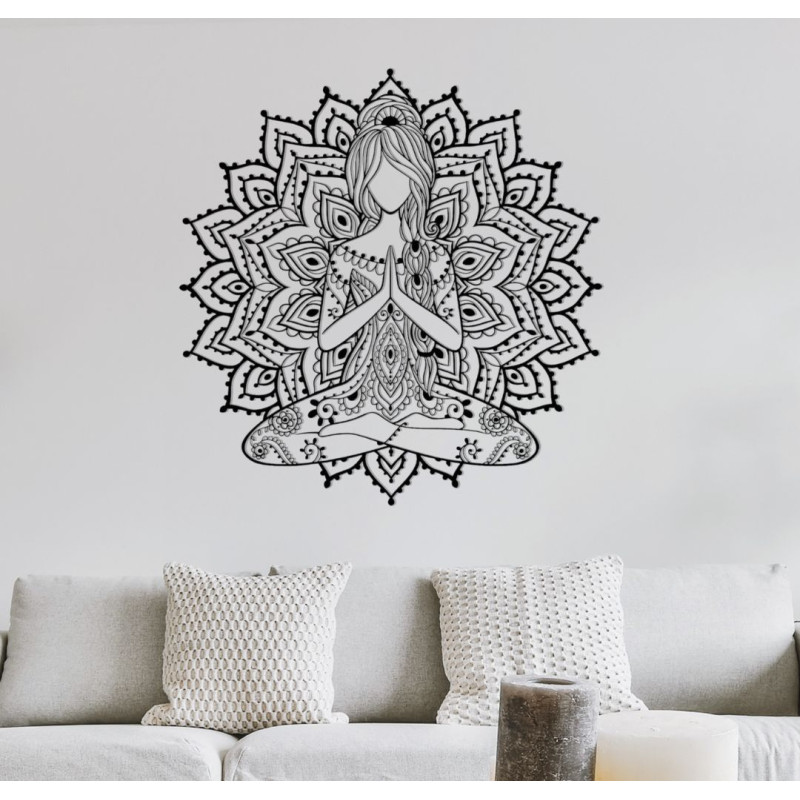 Drewniana mandala 3D przedstawiająca kobietę uprawiającą jogę na ścianie - designerska dekoracja do salonu, która stworzy nowocz