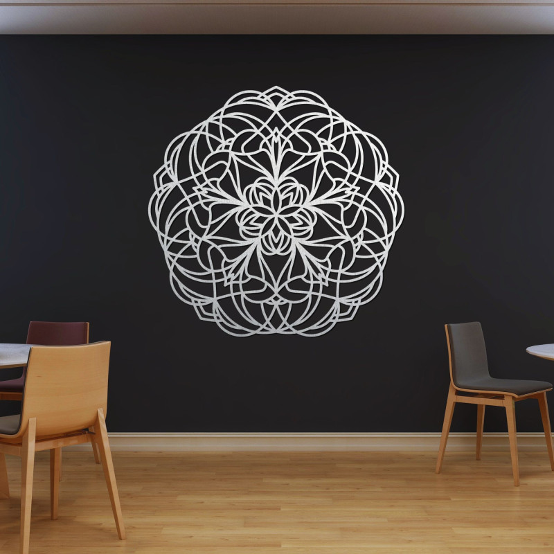 Drewniana mandala na ścianie z nowoczesnym geometrycznym wzorem