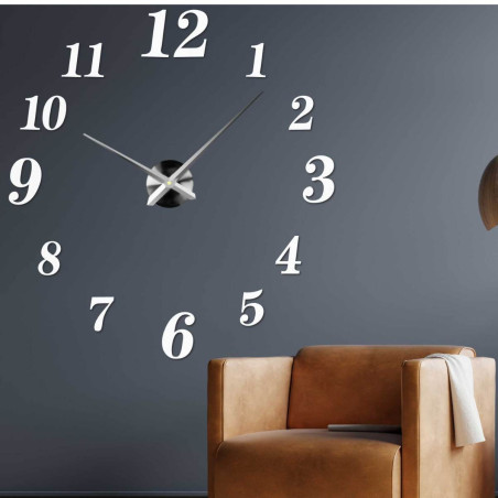 Nowoczesny zegar ścienny z pleksiglasu wskazujący godzinę 15:00