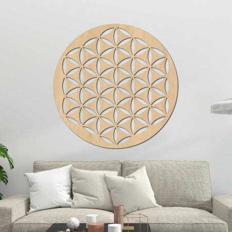 Harmonijny symbol Kwiatu Życia precyzyjnie wyrzeźbiony w drewnianym okręgu Harmonijny symbol Kwiatu Życia precyzyjnie wyrzeźbiony w drewnianym okręgu