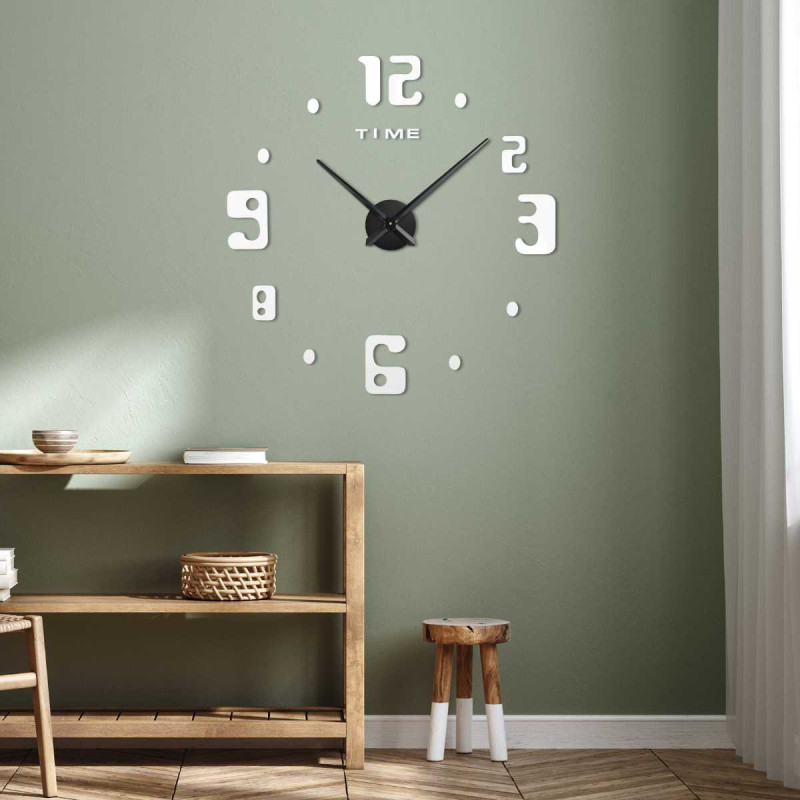 Zegar ścienny z napisem TIME pod liczbą dwanaście i nowoczesnym stylem numerycznym.