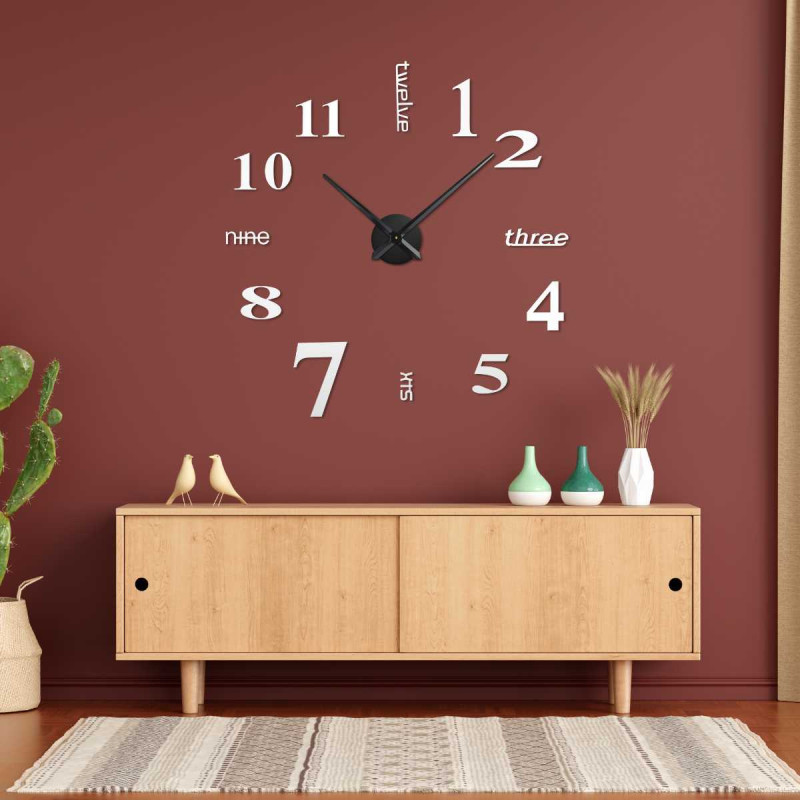 Designerski zegar naklejkowy z liczbami wyświetlanymi w różnych czcionkach.