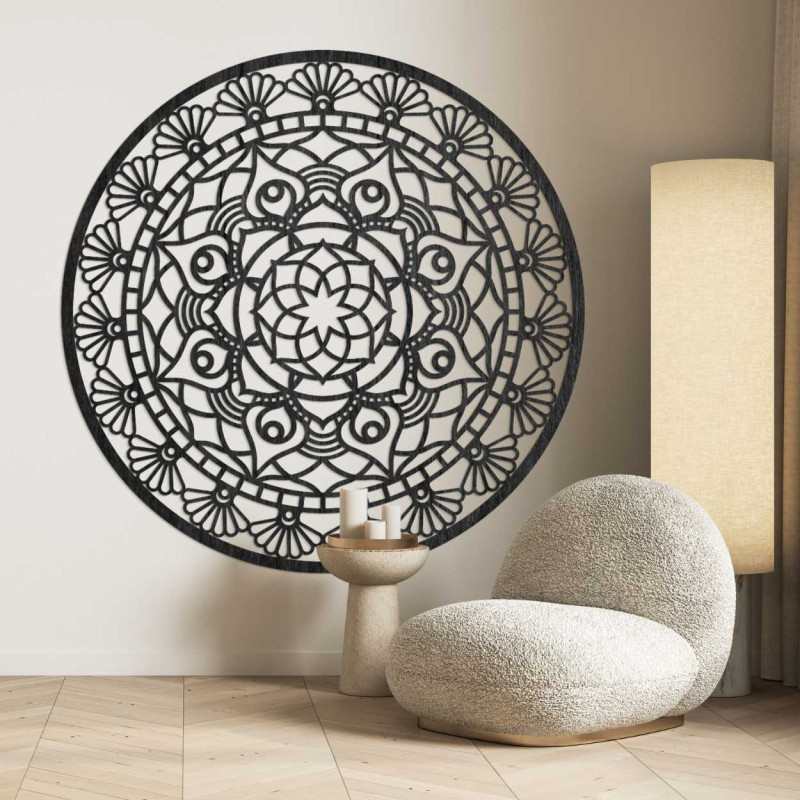 Okrągły design z delikatnymi liniami i kwiatowymi wzorami tworzy harmonijną całość.
