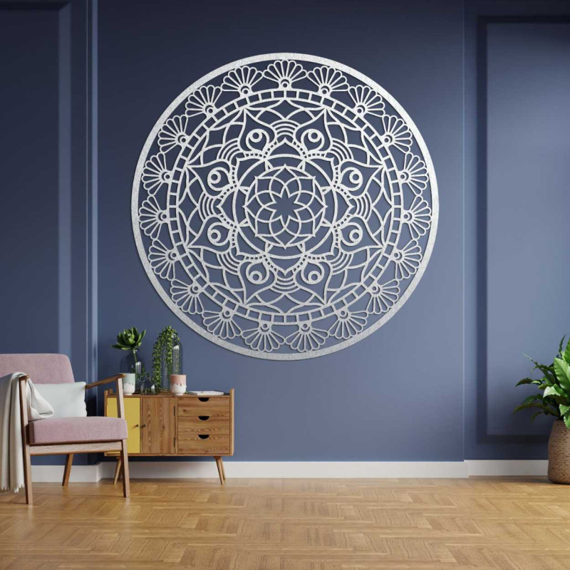 Okrągły design z delikatnymi liniami i kwiatowymi wzorami tworzy harmonijną całość.