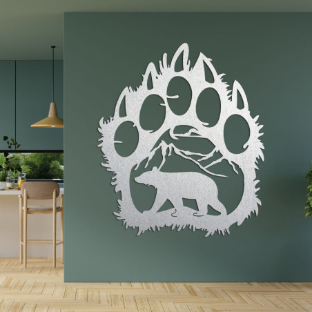 Srebro Drewniany obraz przedstawiający ślad stopy niedźwiedzia stanowiący ramę, przez którą można zobaczyć krajobraz i samego ni Srebro Drewniany obraz przedstawiający ślad stopy niedźwiedzia stanowiący ramę, przez którą można zobaczyć krajobraz i samego ni