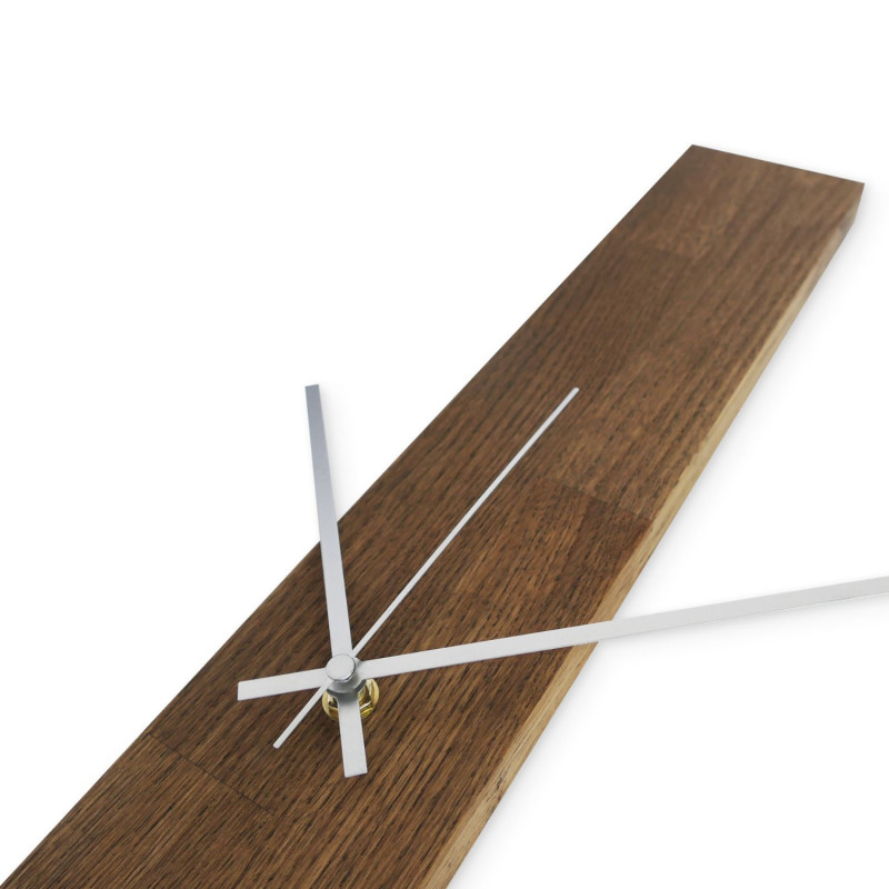 Elegancki drewniany zegar ścienny w czarnym...