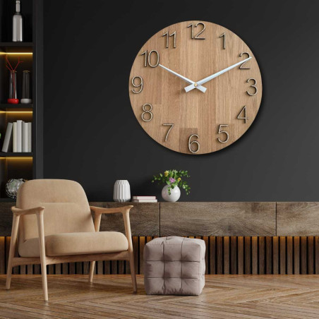 Zbliżenie drewnianej tarczy z subtelnym wycięciem w naturalnym stylu.