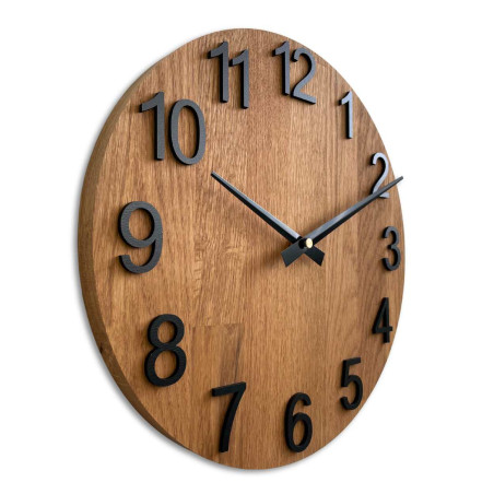 Minimalistyczny okrągły zegar z cyframi i wskazówkami