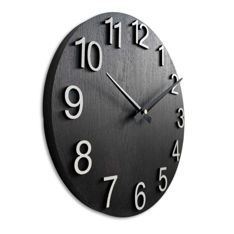 Elegancki okrągły zegar z gładką drewnianą tarczą
