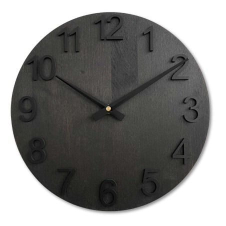 Zegar ścienny z czystą drewnianą tarczą i cienkimi wskazówkami