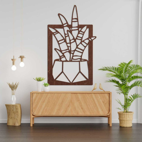 Okrągły, drewniany zegar ścienny o delikatnej fakturze powierzchni.