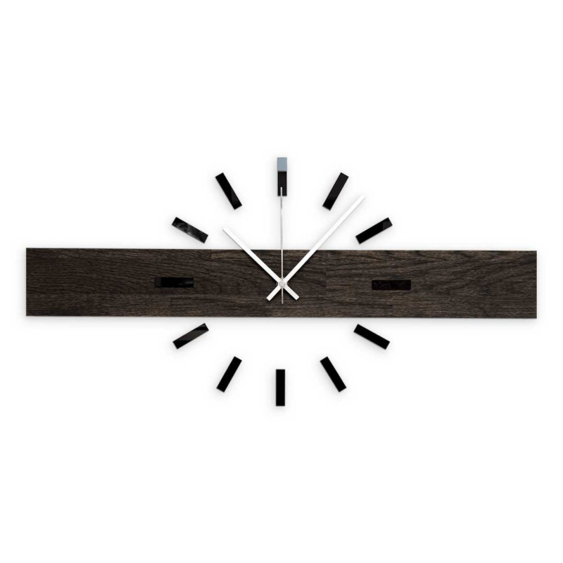 Elegancki drewniany zegar ścienny o minimalistycznym motywie.