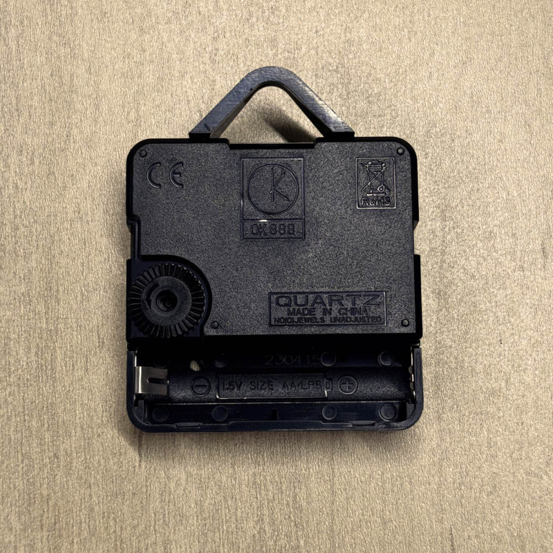 Elegancki zegar z motywem trawy do Twojego domu