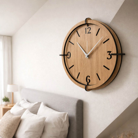 Stylowy zegar dębowy – minimalistyczny design i kontrastujące czarne detale