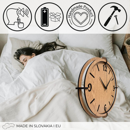 Stylowy zegar dębowy – minimalistyczny design i kontrastujące czarne detale