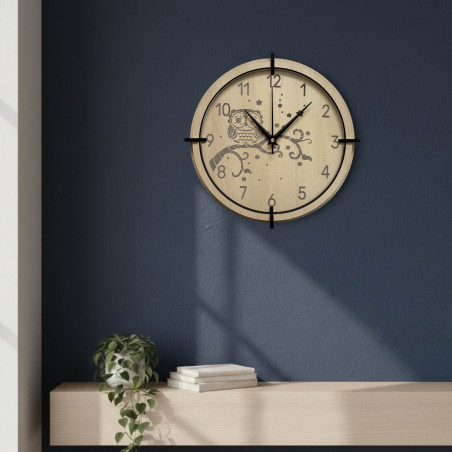 Cichy zegar z sową klonową - idealny dodatek do pokoju dziecięcego i bawialni.