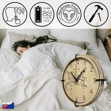 Dziecięcy zegar ścienny w kształcie sowy wykonany z drewna klonowego przynosi spokój i radość.