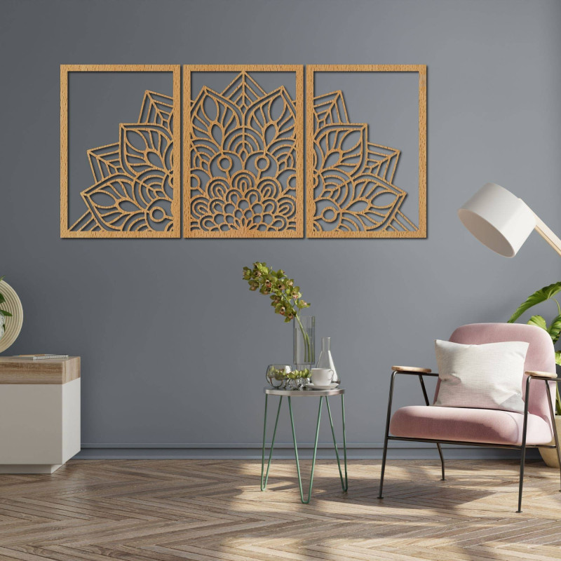 Precyzyjnie rzeźbiona mandala i zegar. Połączenie sztuki i naturalnego materiału.