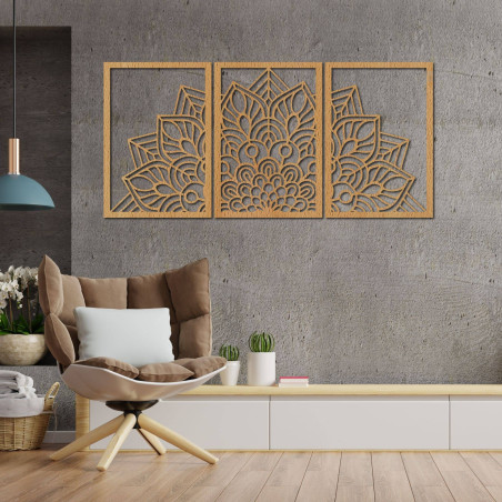 Precyzyjnie rzeźbiona mandala i zegar. Połączenie sztuki i naturalnego materiału.