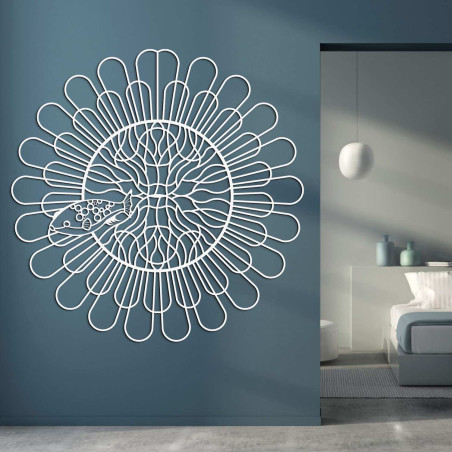 Szczegółowa wycinana laserowo mandala z rybą jako nowoczesna dekoracja 3D