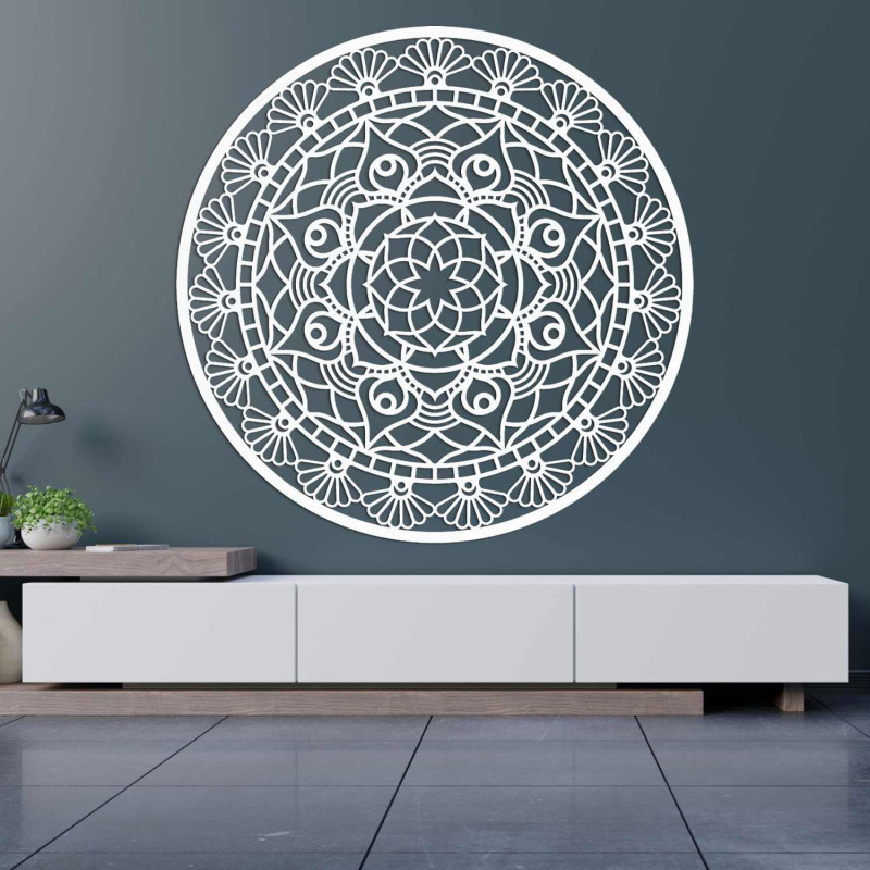 Drewniana mandala na ścianie symbolizująca harmonię, równowagę i spokój