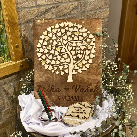 Drewniane drzewko dla gości z serduszkami na dedykacje ślubne i podpisy