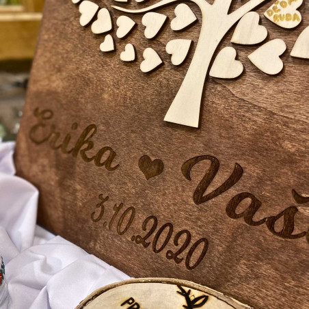 Księga gości weselnych wykonana ze sklejki topolowej z serduszkami