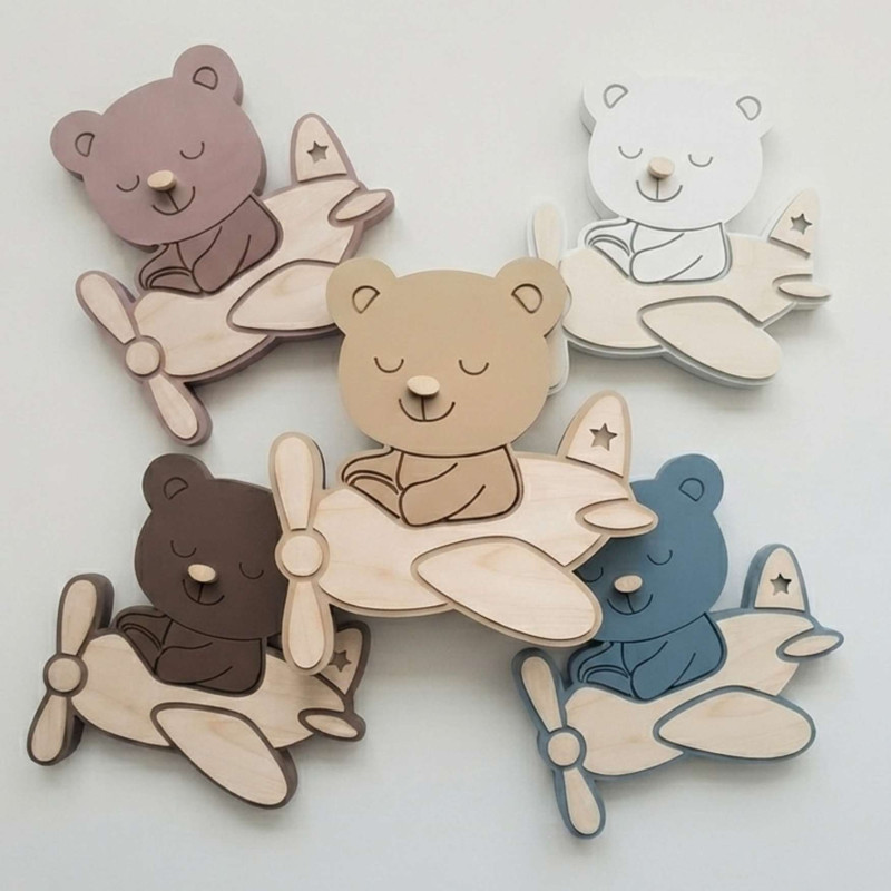 Dekoracyjna lampa LED Teddy Bear Pilot idealna do pokoju dziecięcego, bawialni i sypialni