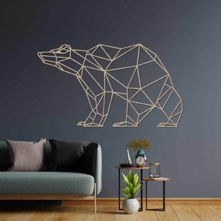 Drewniany wizerunek niedźwiedzia, rzeźbiony laserowo w nowoczesnym, geometrycznym stylu.