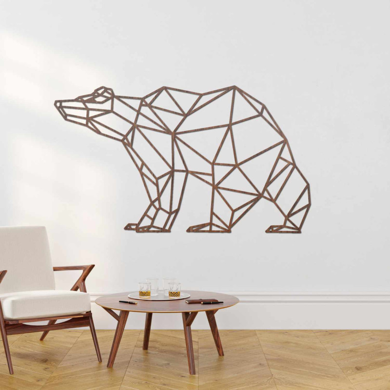 Drewniany wizerunek niedźwiedzia, rzeźbiony laserowo w nowoczesnym, geometrycznym stylu.