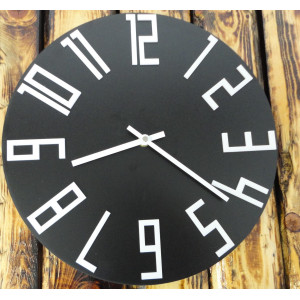 Drewniany zegar ścienny z czarno-białych numerów HDF