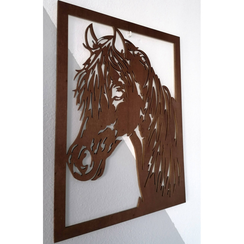 Rzeźbiony obraz na ścianie drewnianego konia ze sklejki