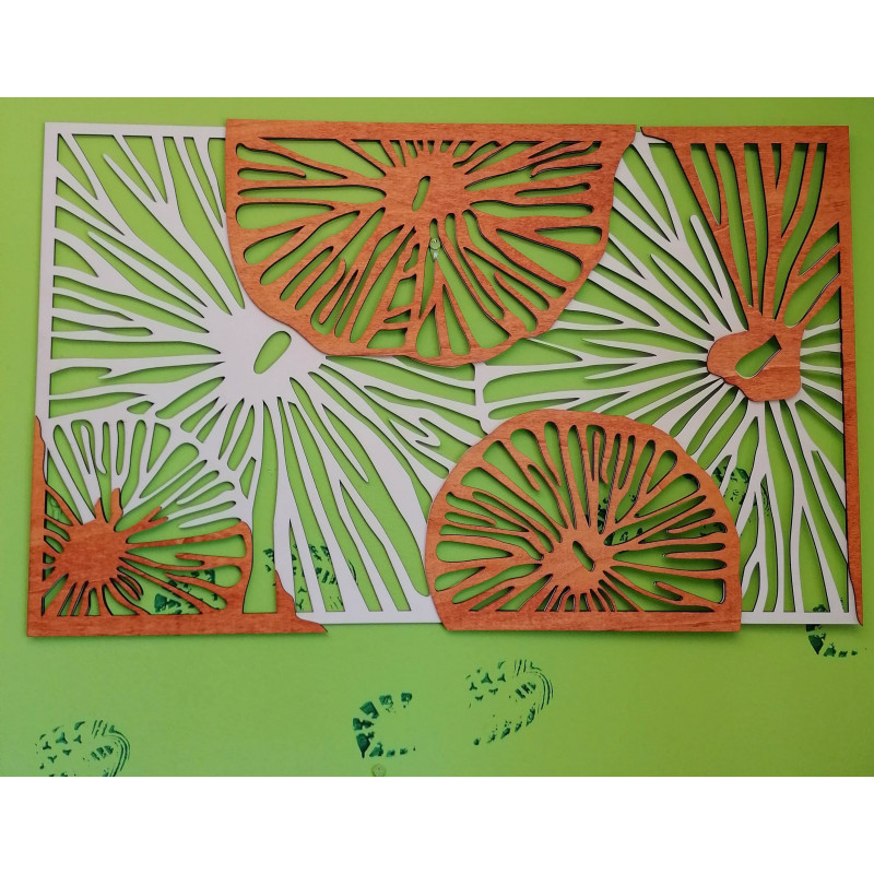 Rzeźbiony obraz na ścianie drewnianej sklejki...